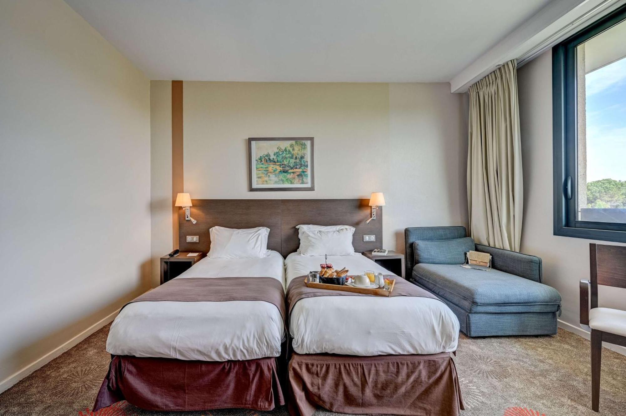 Best Western Sevan Parc Hotel Pertuis Exterior photo