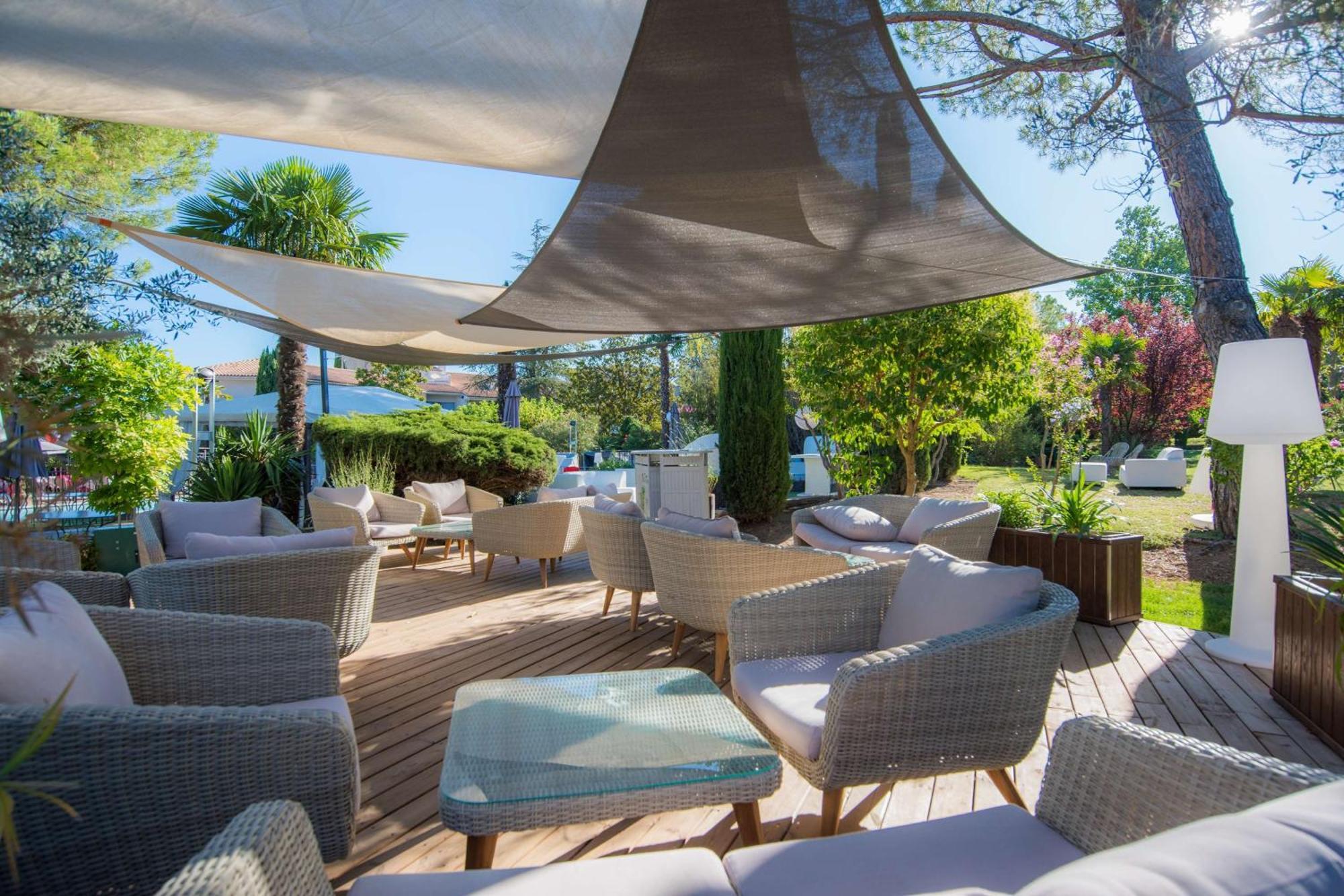 Best Western Sevan Parc Hotel Pertuis Exterior photo